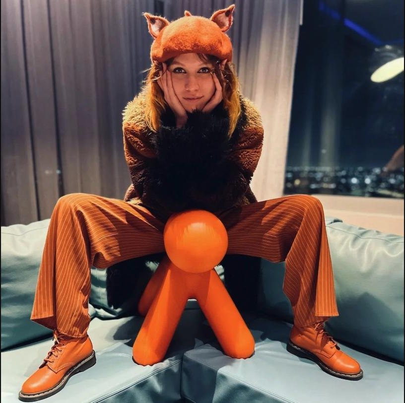 Sam Sneed, Sew.Foxy